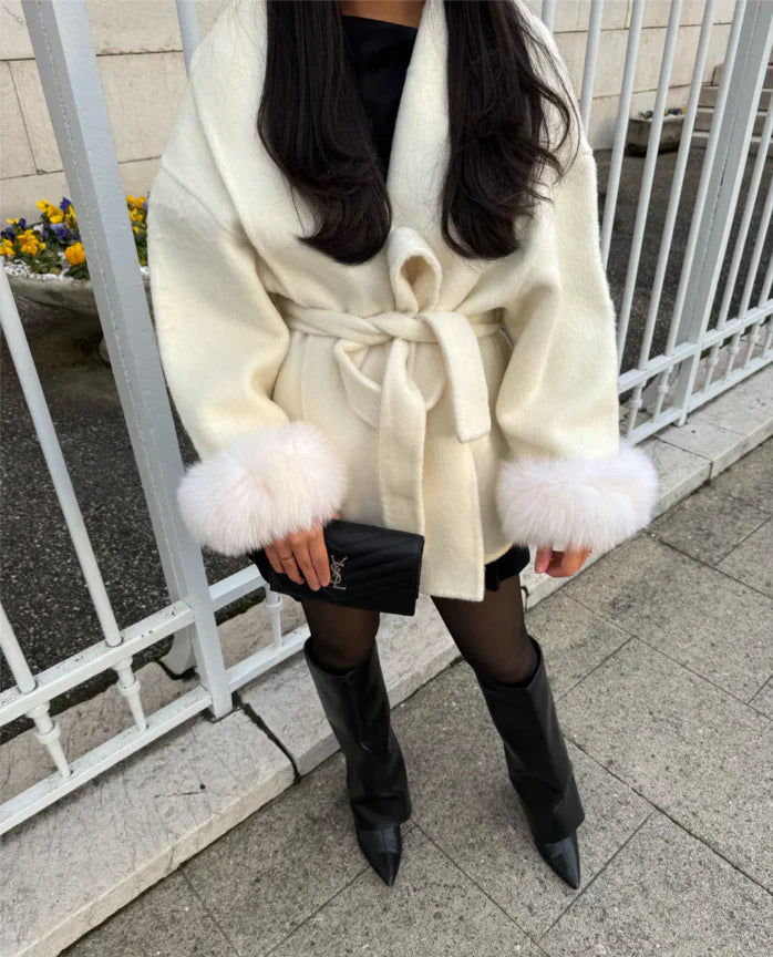 Melissa – Manteau Élégant avec Détails en Fourrure