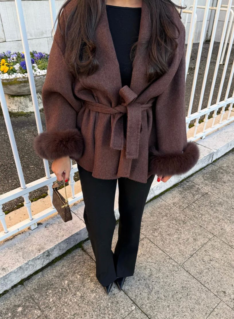 Melissa – Manteau Élégant avec Détails en Fourrure